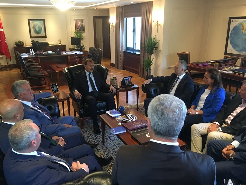 RUYİAD Yönetim Kurulu, Başbakan Yardımcısı Sayın Hakan Çavuşoğlu’nu makamında ziyaret etti. 